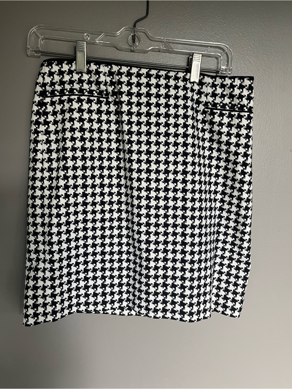 White House Black Market Black & White Houndstooth Mini Skirt